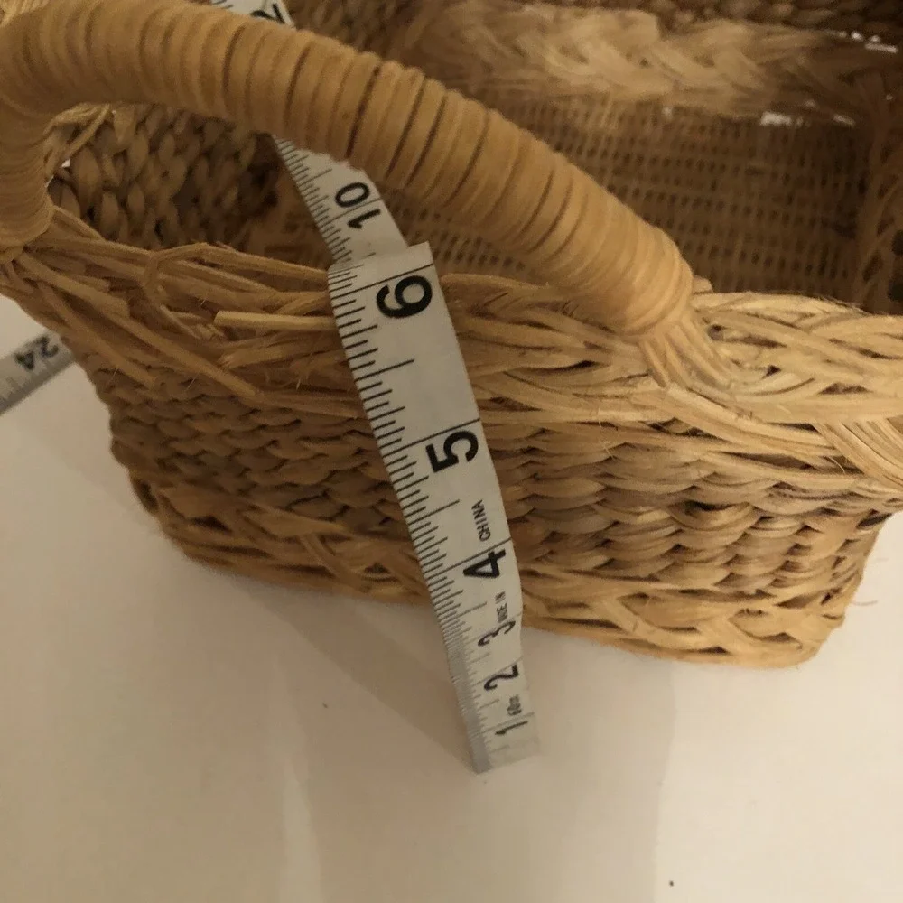 Primitive Woven Wicker Basket Handles 9x7x6 Farmhouse Cottagecore Decor GUC Smal